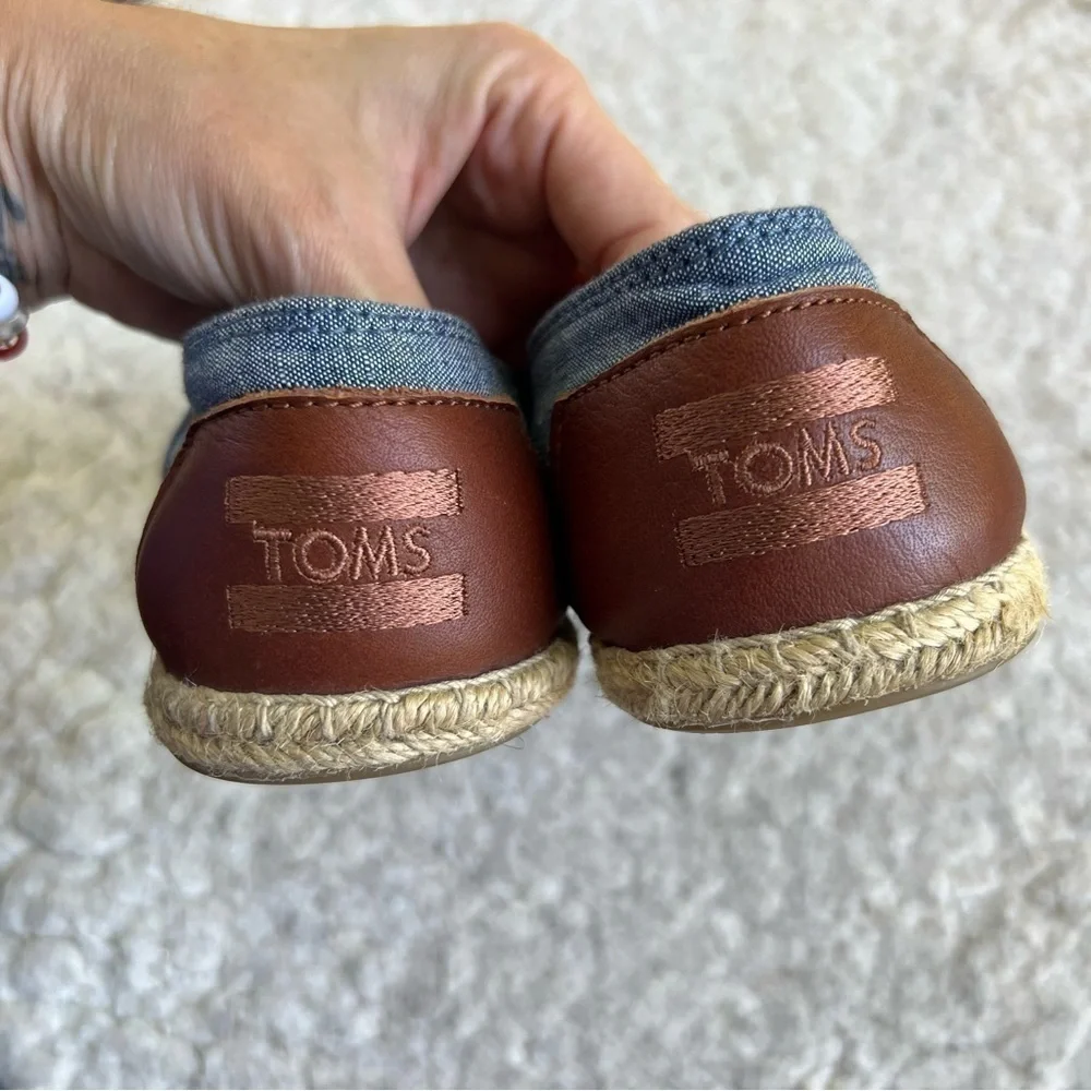 TOMS: Open Toe Slip On Chambray and Leather Alpargata Flat Espadrille Size 6